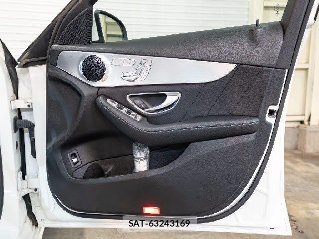 Mercedes Benz C-CLASS 2017-08 6613136-23
