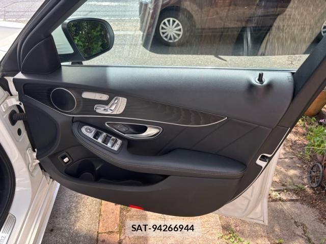 Mercedes Benz C-CLASS 2018-01 8208638-9