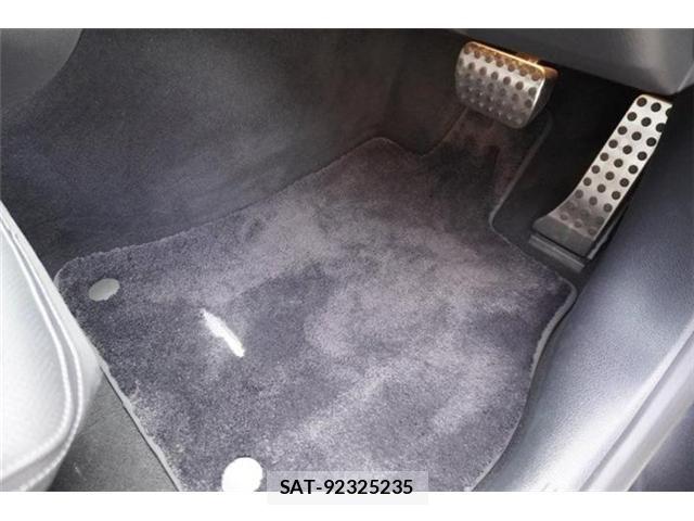 Mercedes Benz C-CLASS 2025-09 8208630-27
