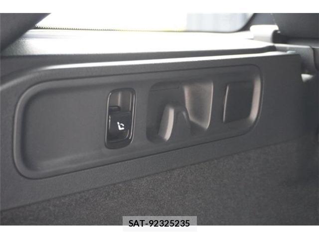Mercedes Benz C-CLASS 2025-09 8208630-28