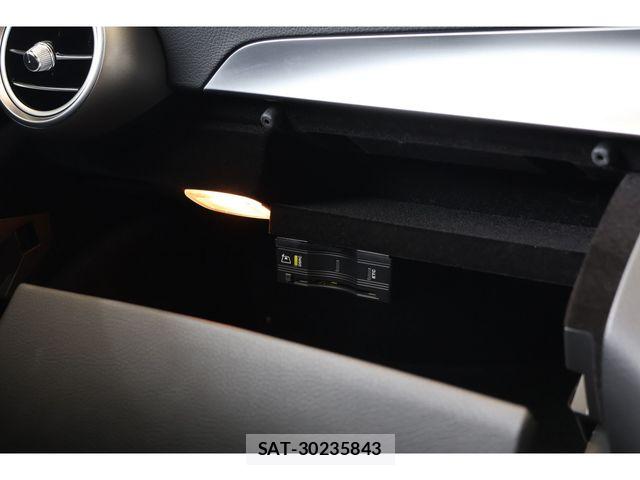 Mercedes Benz C-CLASS 2018-05 8208636-21