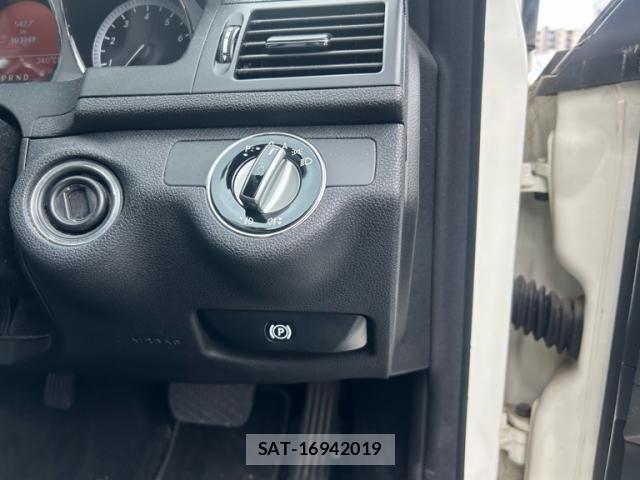 Mercedes Benz C-CLASS 2010-03 8230765-17
