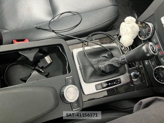 Mercedes Benz C-CLASS 2011-12 8438402-23