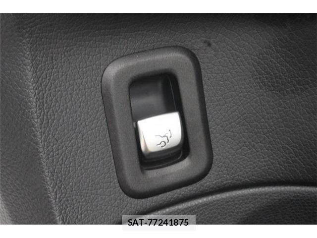 Mercedes Benz C-CLASS 2019-01 8562616-25