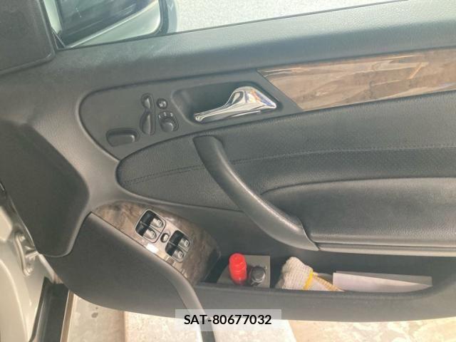 Mercedes Benz C-CLASS 2006-03 8562618-16