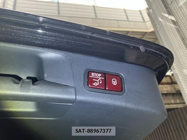 Mercedes Benz C-CLASS 2018-10 8562612-11