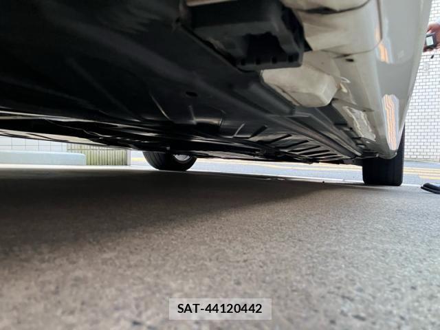 Mercedes Benz C-CLASS 2017-10 8830229-28