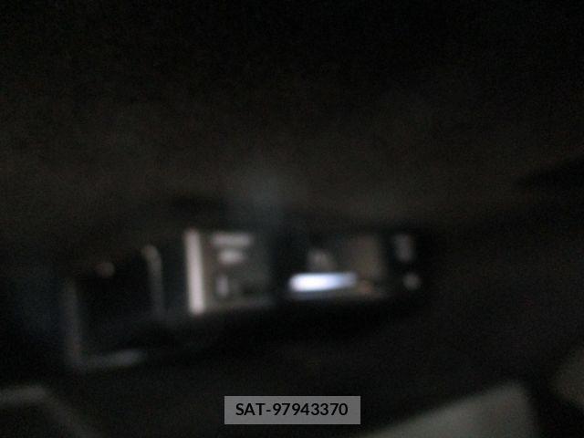 Mercedes Benz C-CLASS 2023-04 8830224-26
