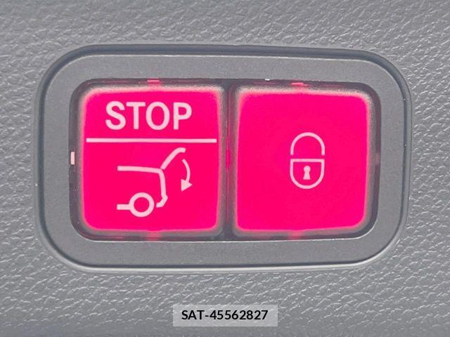 Mercedes Benz C-CLASS 2017-08 8830225-7