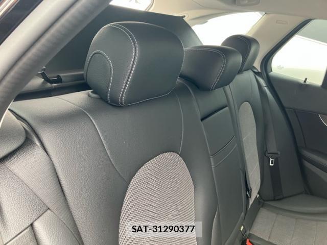 Mercedes Benz C-CLASS 2019-01 8880711-25