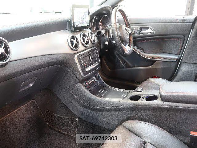 Mercedes Benz CLA-CLASS 2017-03 1354886-1
