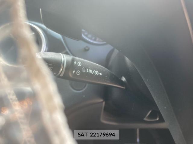 Mercedes Benz CLA-CLASS 2017-06 7216369-15