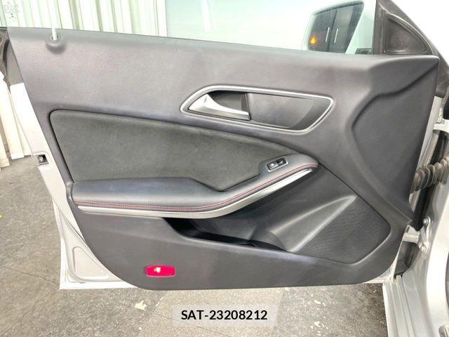 Mercedes Benz CLA-CLASS 2016-11 7216367-16