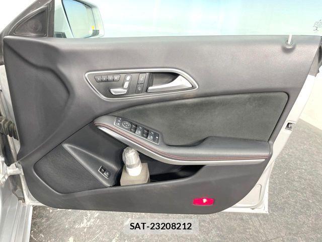 Mercedes Benz CLA-CLASS 2016-11 7216367-17