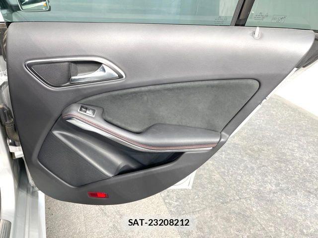 Mercedes Benz CLA-CLASS 2016-11 7216367-19