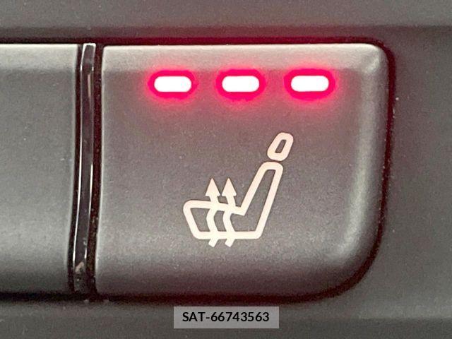 Mercedes Benz CLA-CLASS 2014-02 7358701-4