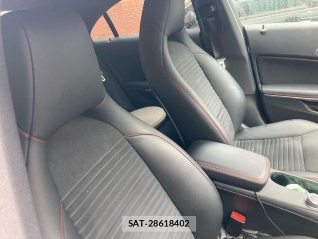 Mercedes Benz CLA-CLASS 2015-06 7877678-12