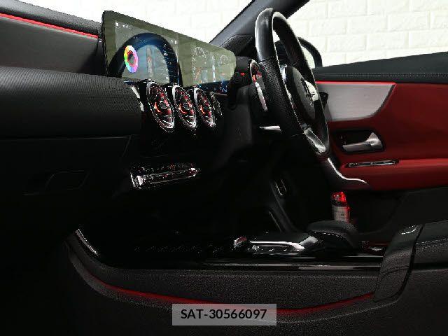 Mercedes Benz CLA-CLASS 2021-07 8131163-2