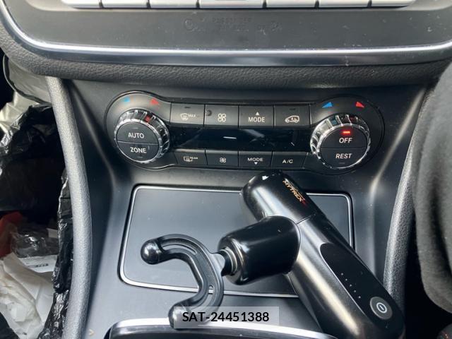 Mercedes Benz CLA-CLASS 2016-11 8371851-17