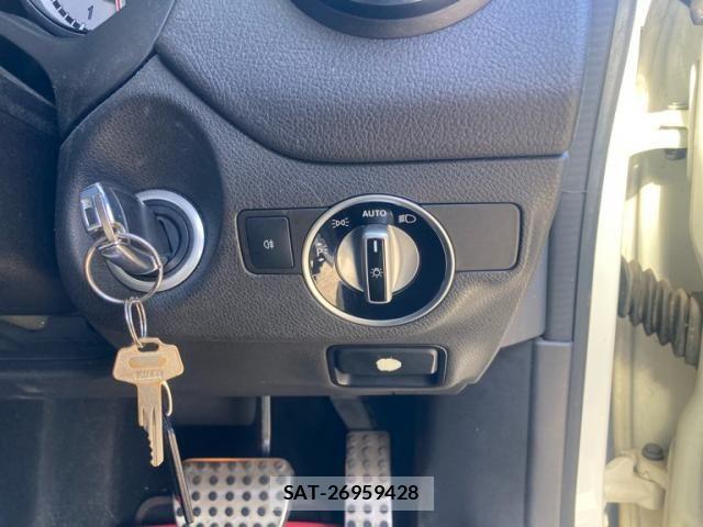 Mercedes Benz CLA-CLASS 2014-02 8438411-13
