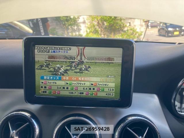 Mercedes Benz CLA-CLASS 2014-02 8438411-19