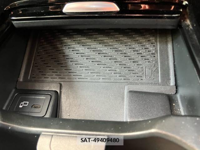 Mercedes Benz CLA-CLASS 2020-06 8562621-22
