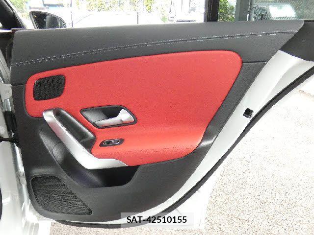 Mercedes Benz CLA-CLASS 2019-12 8743821-22
