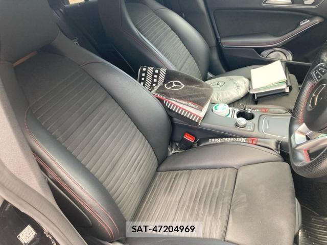 Mercedes Benz CLA-CLASS 2019-01 8830243-9