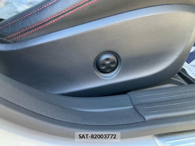 Mercedes Benz CLA-CLASS 2016-01 8871422-17
