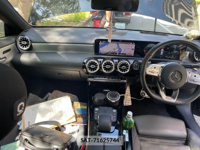 Mercedes Benz CLA-CLASS 2020-03 8880712-13