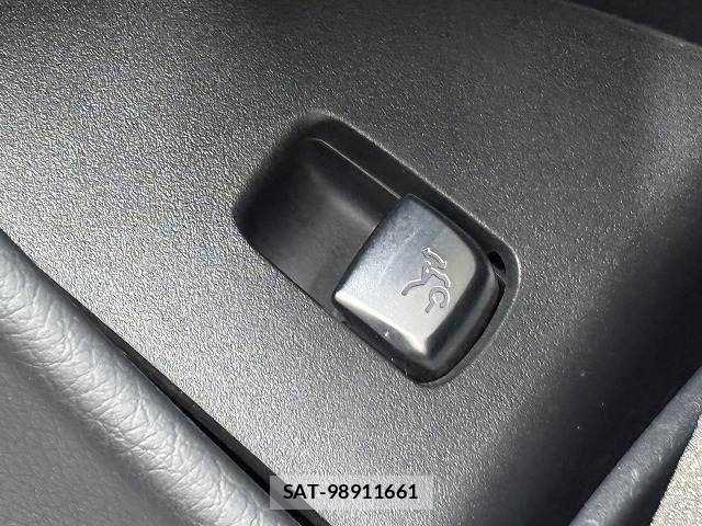 Mercedes Benz E-CLASS 2019-02 3066596-11