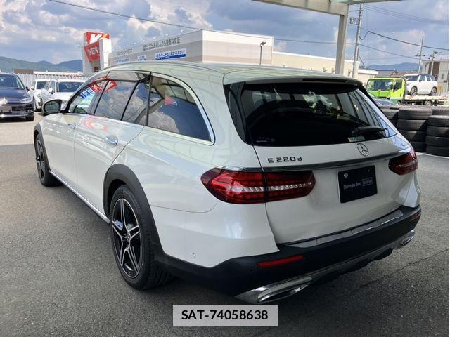 Mercedes Benz E-CLASS 2022-02 7786926-2