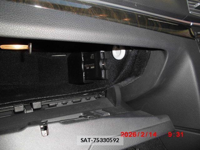Mercedes Benz E-CLASS 2014-03 3675707-18