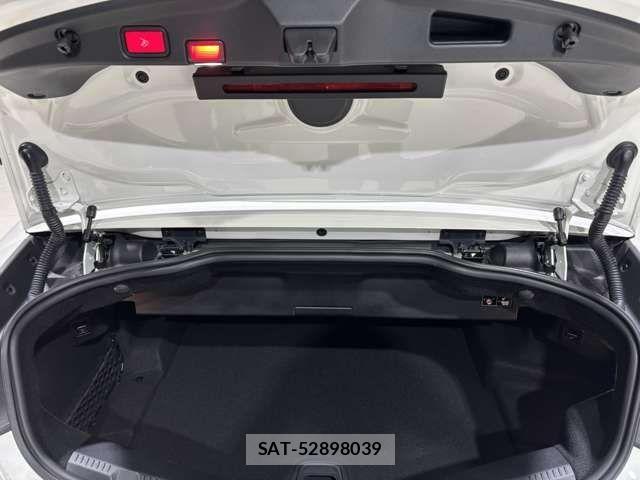 Mercedes Benz E-CLASS 2018-04 4326831-14