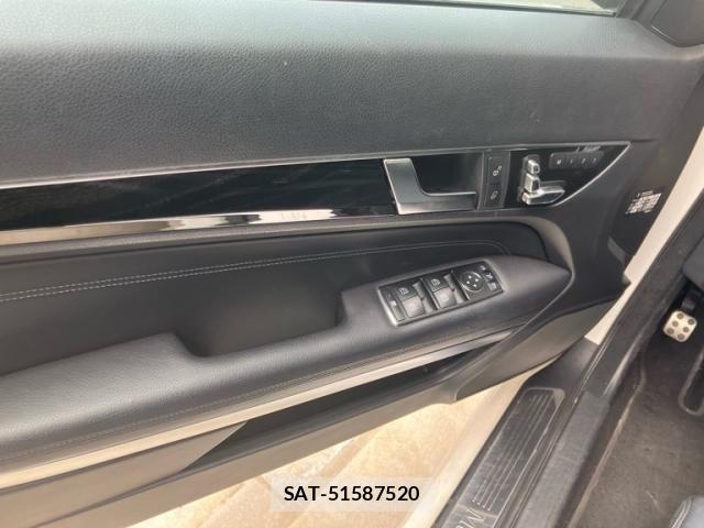 Mercedes Benz E-CLASS 2013-09 8036677-12