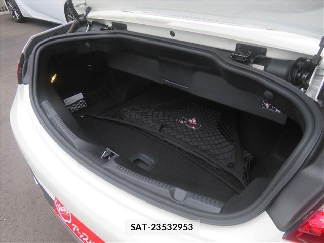 Mercedes Benz E-CLASS 2018-03 8100366-13