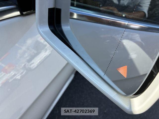 Mercedes Benz E-CLASS 2015-07 8366935-21