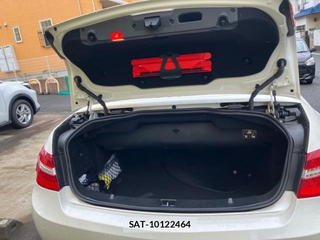 Mercedes Benz E-CLASS 2011-04 8780994-9