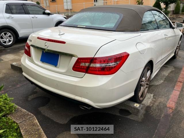 Mercedes Benz E-CLASS 2011-04 8780994-5