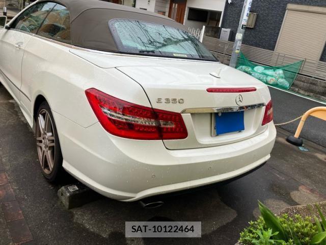 Mercedes Benz E-CLASS 2011-04 8780994-6