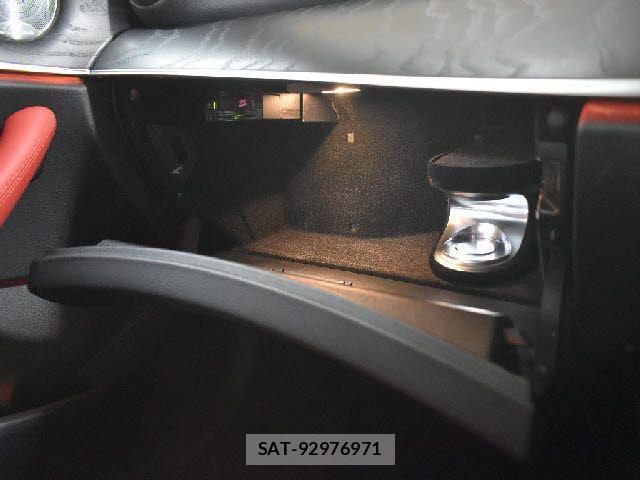 Mercedes Benz E-CLASS 2017-06 3379073-13
