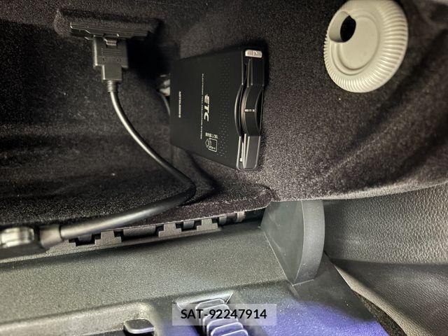 Mercedes Benz E-CLASS 2010-11 4393330-25