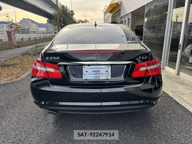 Mercedes Benz E-CLASS 2010-11 4393330-3