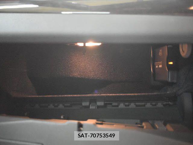 Mercedes Benz E-CLASS 2014-02 8100373-13