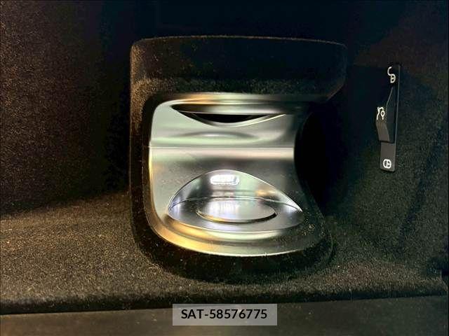 Mercedes Benz E-CLASS 2018-09 8245871-7