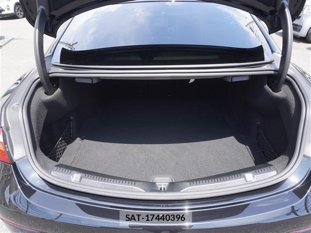 Mercedes Benz E-CLASS 2018-07 8525703-17