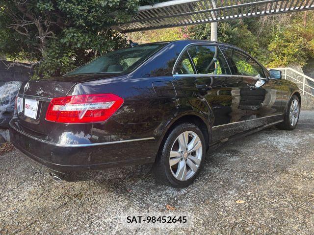 Mercedes Benz E-CLASS 2012-02 2002558-11