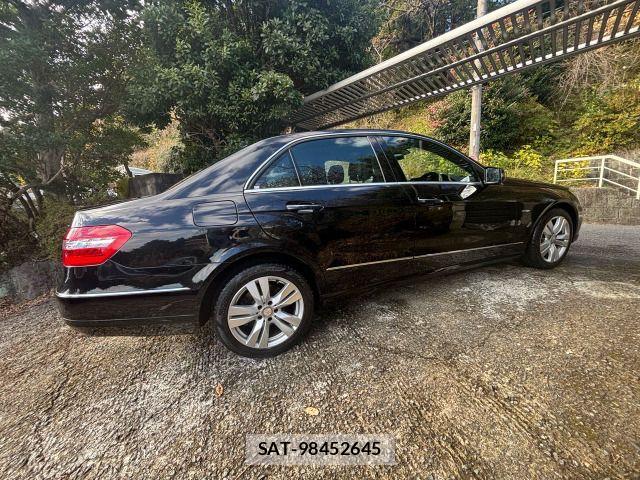 Mercedes Benz E-CLASS 2012-02 2002558-12