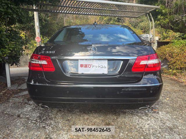 Mercedes Benz E-CLASS 2012-02 2002558-13