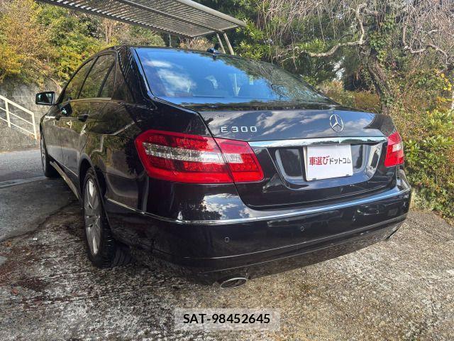 Mercedes Benz E-CLASS 2012-02 2002558-14
